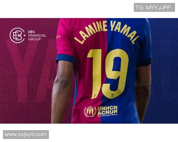 足球巨星与球迷共庆时刻 温情赠送珍贵球鞋传递梦想与祝福 足球巨星与球迷共庆时刻 温情赠送珍贵球鞋传递梦想与祝福