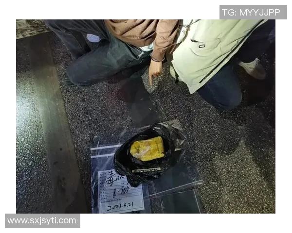 球星签名足球藏毒事件曝光警方破获跨国贩毒网络